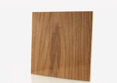 F03 Square Walnut Natural